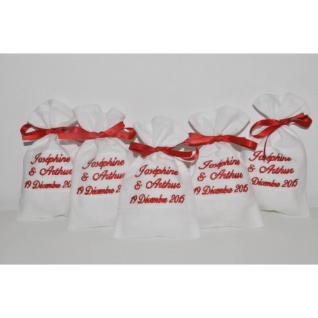 5 sachets  de dragées pochon blanc personnalisés brodés couleurs au choix pour baptême,mariage,communion